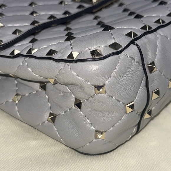 Preloved Garavani Valentino stud 2 way bag excellent condition color is grey. - Picture 6 of 12